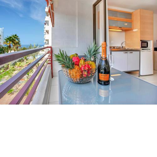 ON THE BEACH, Sea View, Fast Fiber, Pool, Parking