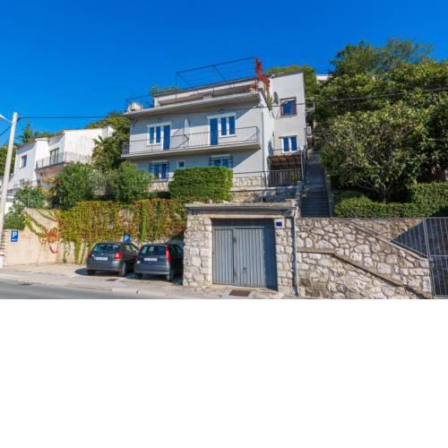 One-Bedroom Apartment Crikvenica 4