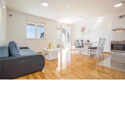 One-Bedroom Apartment in Makarska
