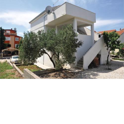 One-Bedroom Apartment in Okrug Gornji
