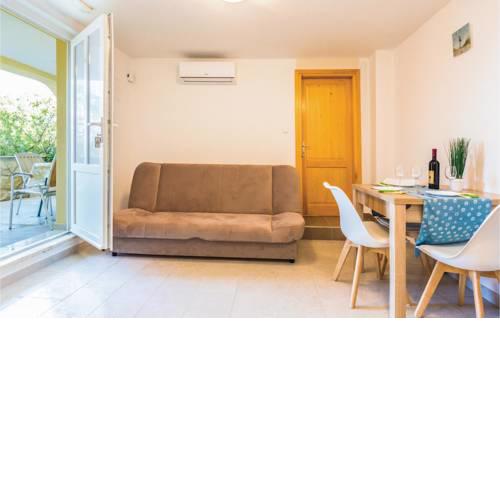 One-Bedroom Apartment in Ploce