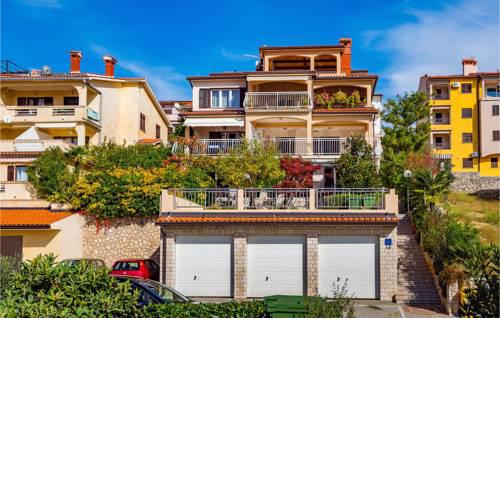 One-Bedroom Apartment in Rabac