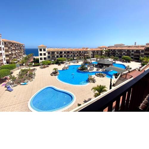 One-Bedroom Apartment with Amazing Pool in Balcon del Mar