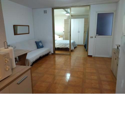 One bedroom apartment with pool, 100 meters from the beach