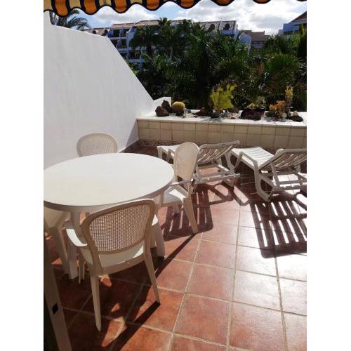 One bedroom appartement at Playa de la Americas 500 m away from the beach with shared pool furnished terrace and wifi