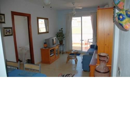 One-bedroom flat 200m from the beach