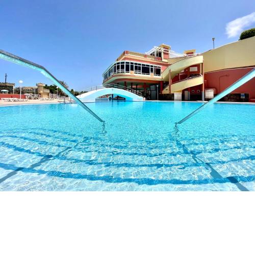 One bedroom,pool with free internet in common areas, Tenerife South