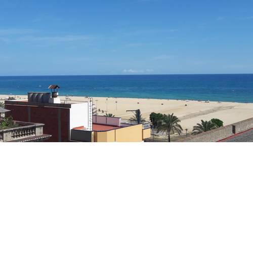 One step to the beach!!! Platja, playa, plage....