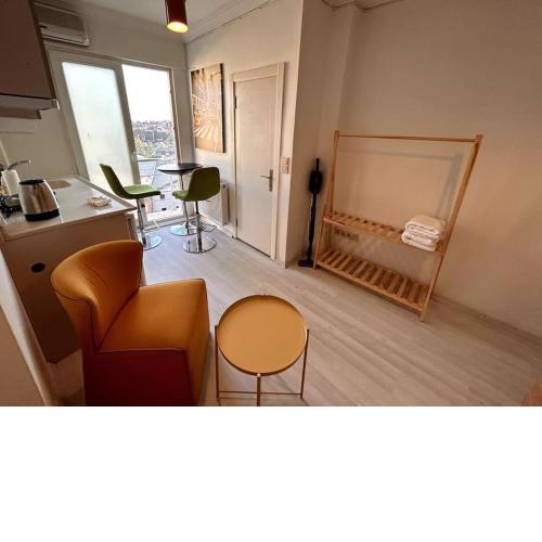 Orange studio in central Kadıkoy