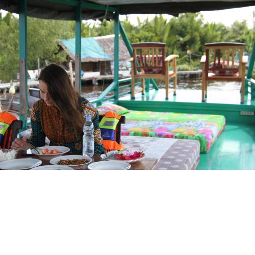 Orangutan Kelotok Houseboat