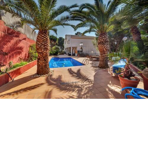 OS HomeHolidaysRentals Happy Family
