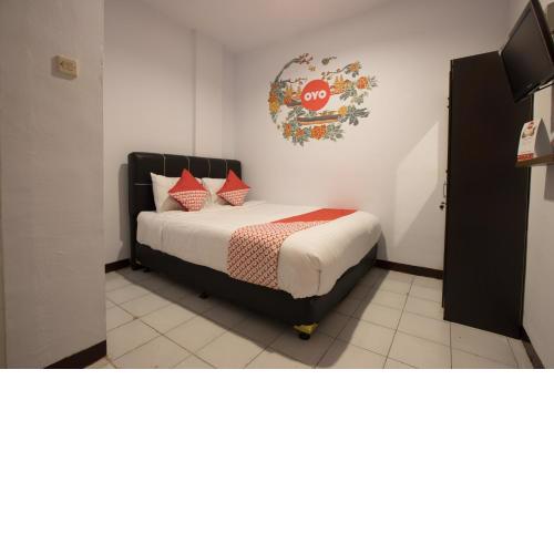OYO 176 Near Cideng Virgo Residence