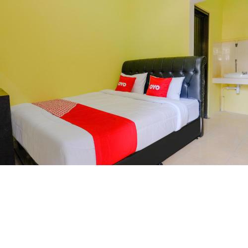 OYO 1784 Hj Aniek Residence