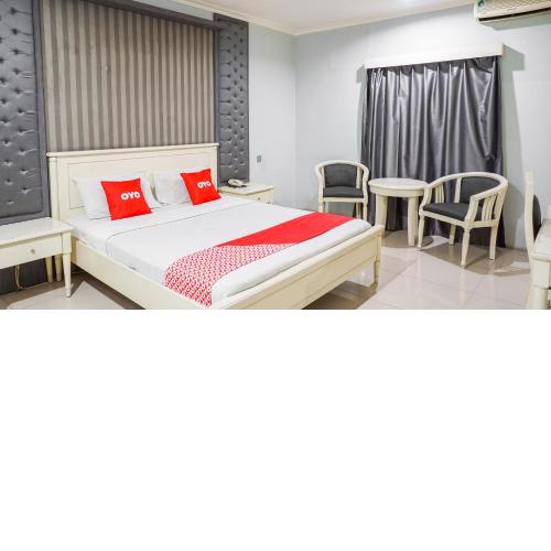 OYO 2085 Chrysanta Hotel