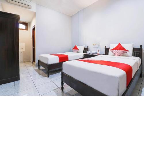 OYO 2411 Taman Mekar Beach Inn 2