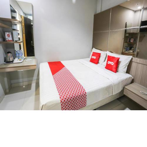 OYO 90056 Wisma Kebon Kacang 9
