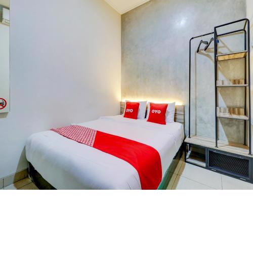 OYO 90215 Ada Residence