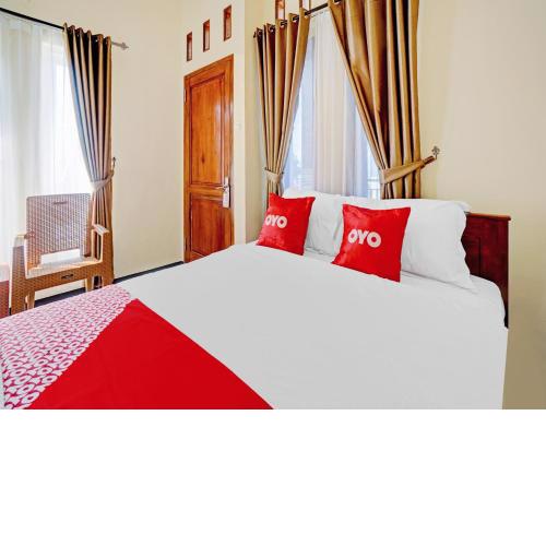 OYO 90472 Villa Dua Dua