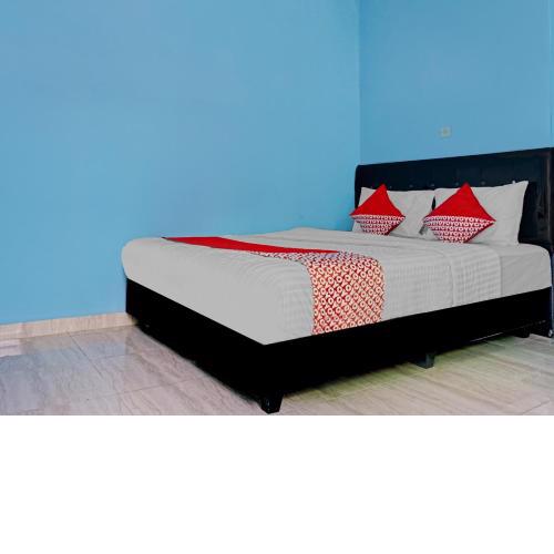 OYO 90594 Fajar Inn
