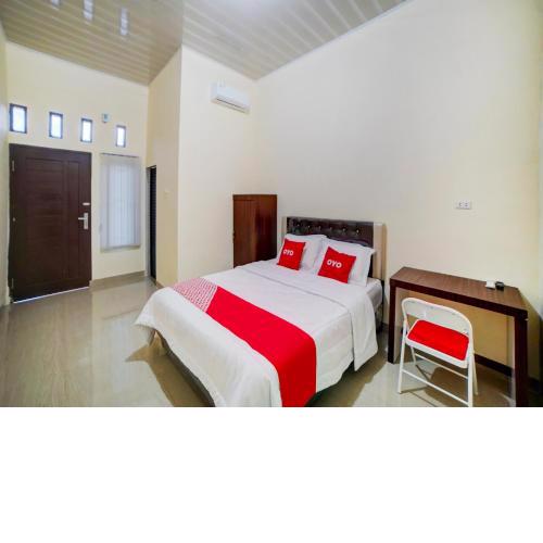 OYO 90773 Shine Guest House Syariah