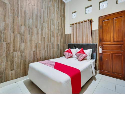 OYO 90908 Handika Jaya Mm