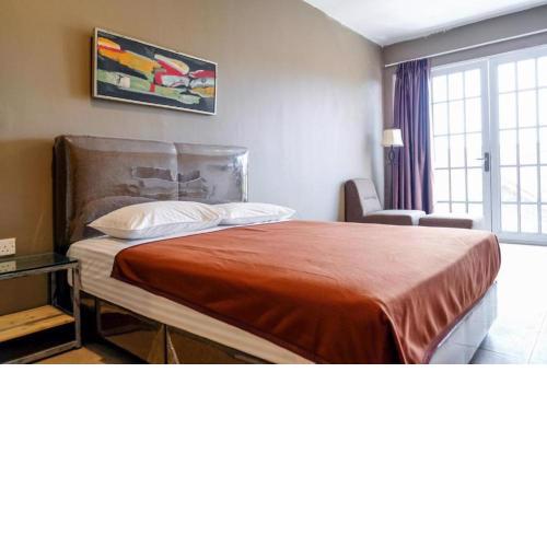 OYO 91252 Graceland Inn