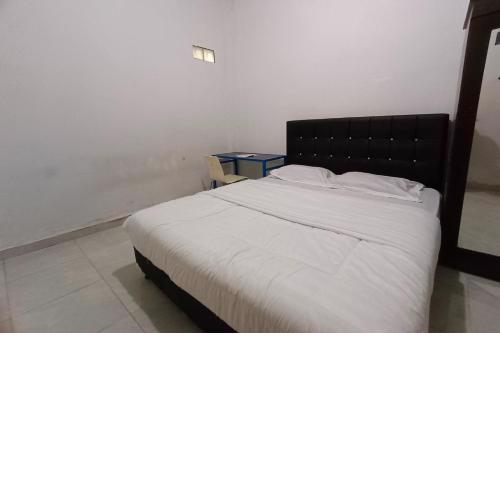 OYO 92176 Sandira Syariah