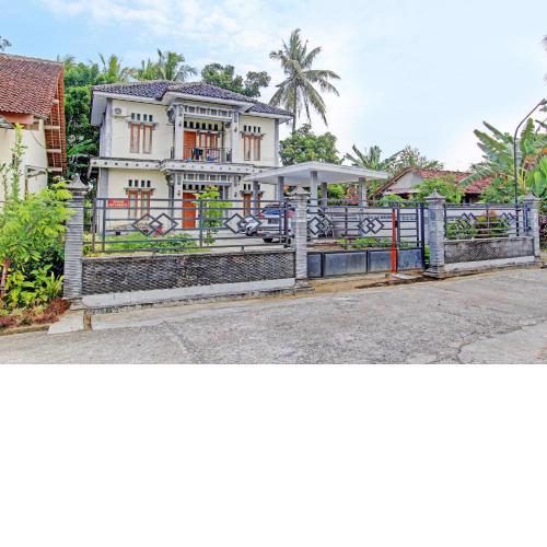OYO 92418 Daffalvin Homestay Syariah