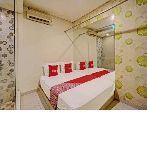 OYO 92633 Spring Hotel