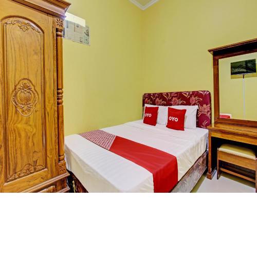 OYO 92792 Umi Rahayu Guesthouse