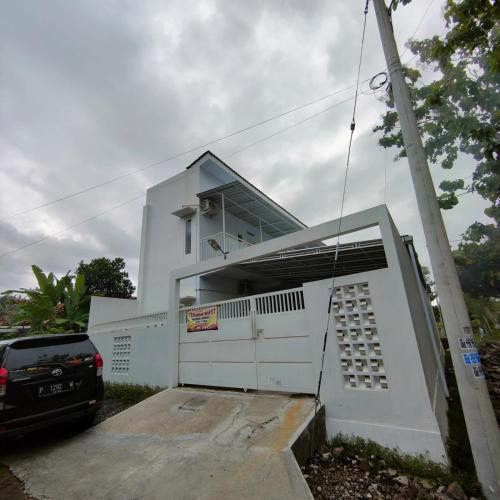 OYO 92817 Niza Guesthouse Syariah