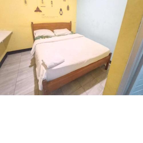OYO 92877 Hotel Rainbow 7296