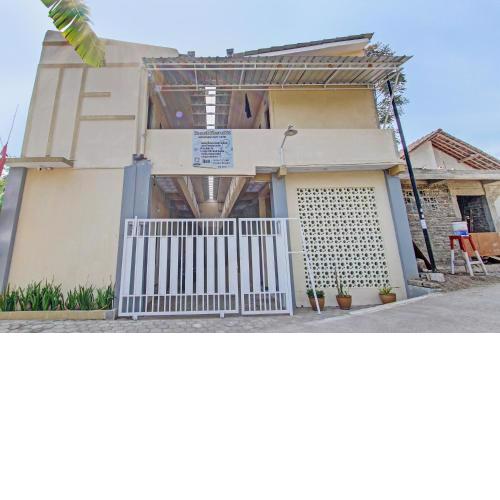OYO 93034 Ayri Home