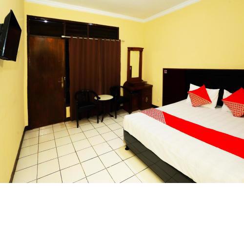 OYO 93136 Hotel Santo Djaya 2