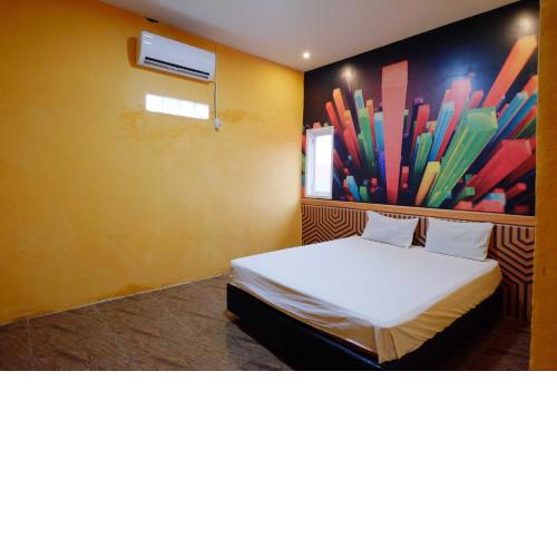 OYO 93176 Hotel Savira