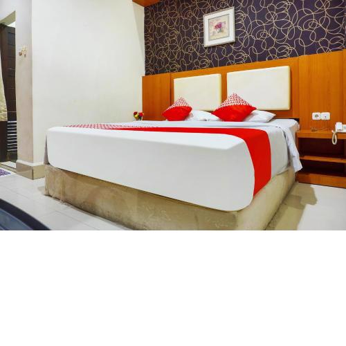 OYO Flagship 91245 Rika Hotel Makassar