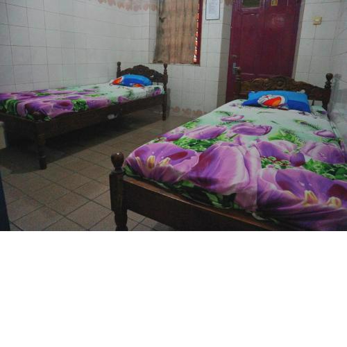 OYO Life 1972 Aman Family Inn Syariah