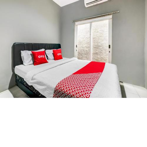 OYO Life 91239 Kost Rosandy House Yogyakarta