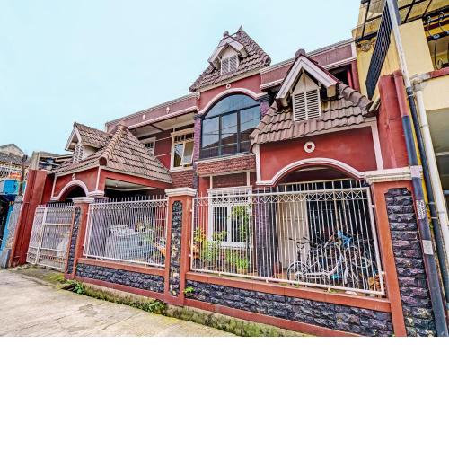 OYO Life 92546 Kost Merah Bojongsoang Syariah