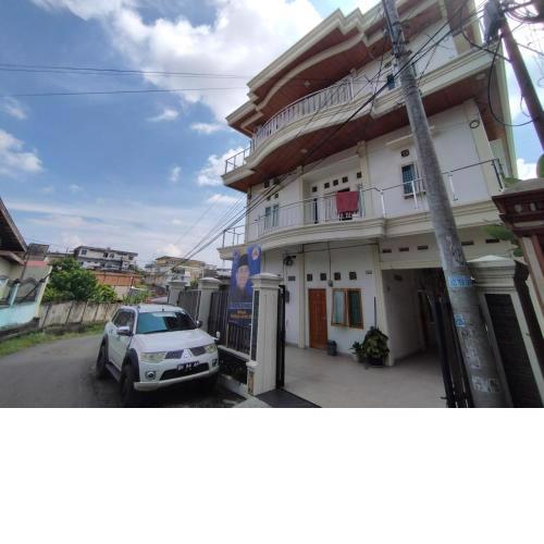 OYO Life 92637 Kost Arya Exclusive