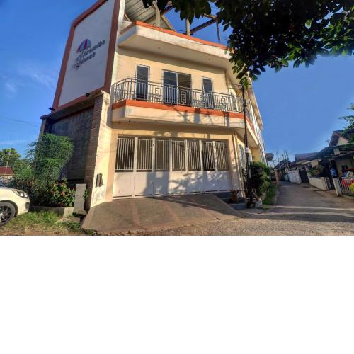 OYO Life 92707 D-akomiba Residence