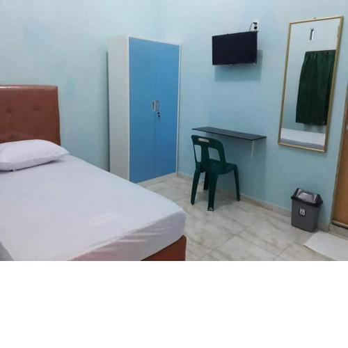 OYO Life 92780 Kost Bara