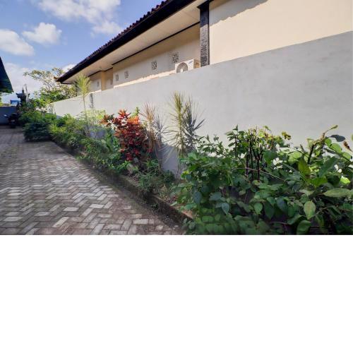 OYO Life 92838 Kost Ibu Surya