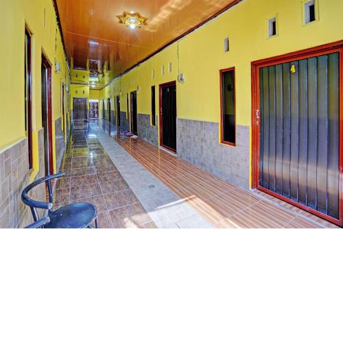 OYO Life 92920 Rumah Kost Azca
