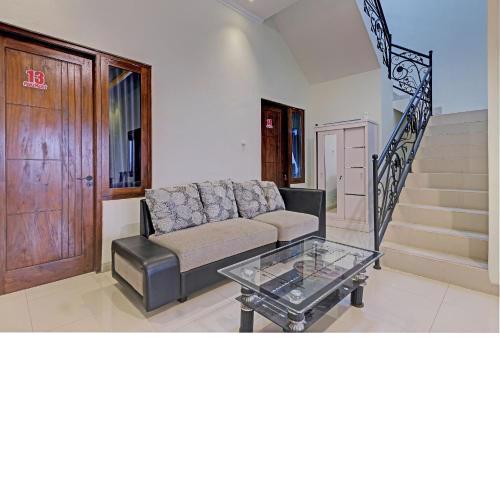 OYO Life 92935 Ayu Kost Eksklusif