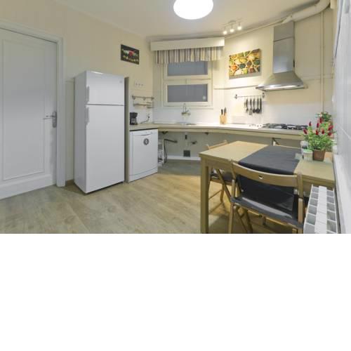 Pa Airy and spacious apartment on Parallel st