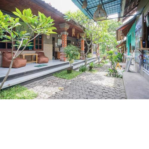 Padi-Padi Backpackers Home