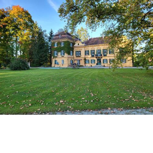 Palais Kneissl (Herrenhaus Burgau)