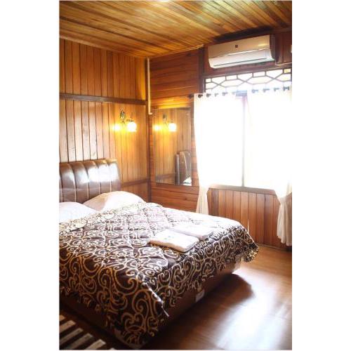 Palanta Roemah Kajoe syariah villa