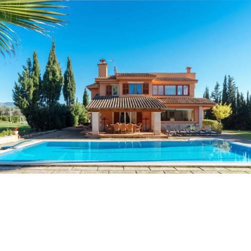 Palmanyola Villa Sleeps 5 with Pool Air Con and WiFi